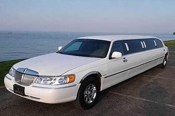 Lincoln stretch limo Iowa City